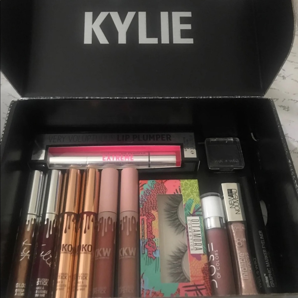 Random Bundle - Picture 2 of 8
